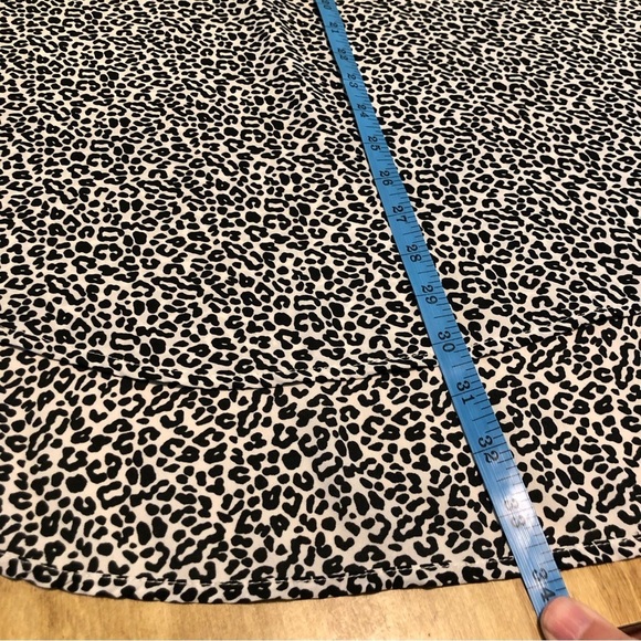 Torrid White Black Leopard Print Lightweight Sheer Long Sleeve Top Womens Size 2 - Picture 10 of 11